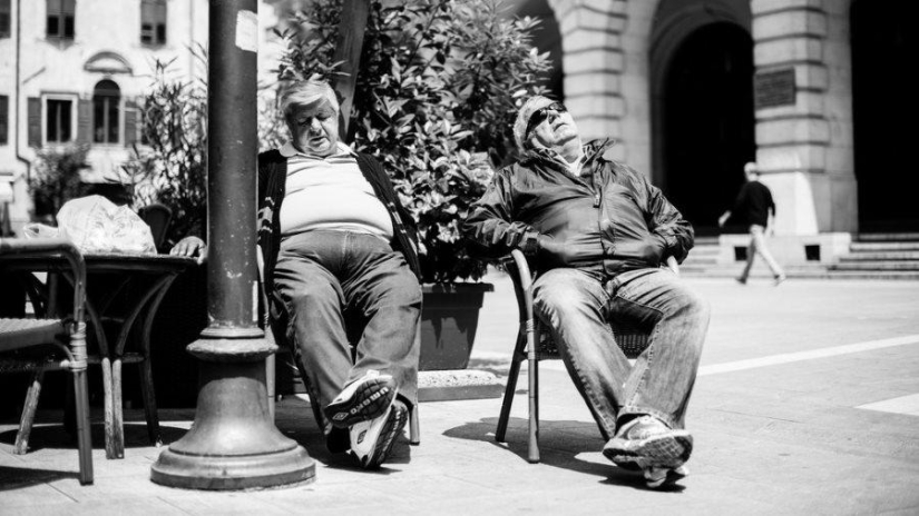 La Magia en Blanco y Negro de los Retratos Callejeros de Giulio Magnifico La Magia en Blanco y Negro de los Retratos Callejeros de Giulio Magnifico