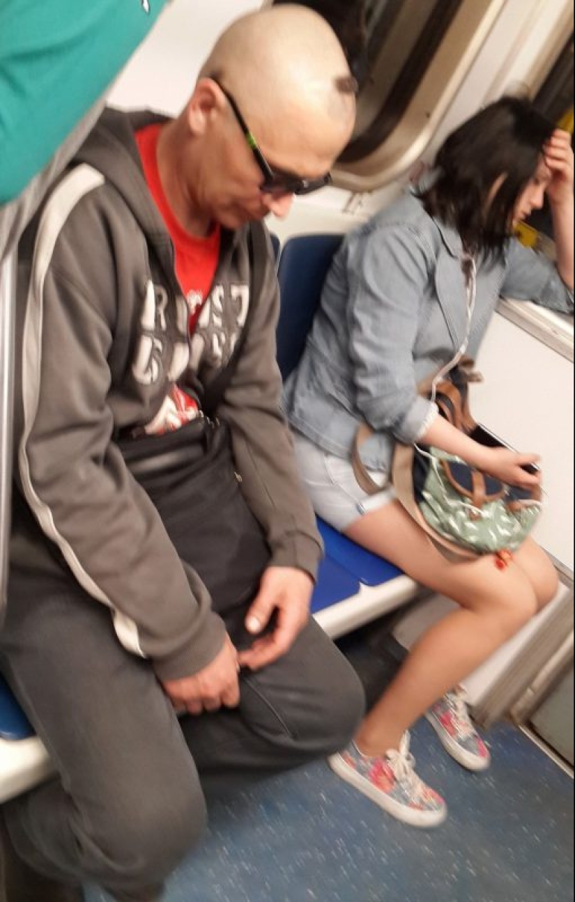 La moda de la gente: el más brillante de los pasajeros en el metro La moda de la gente: el más brillante de los pasajeros en el metro