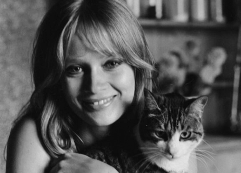 La modelo Celia Hammond y sus gatos