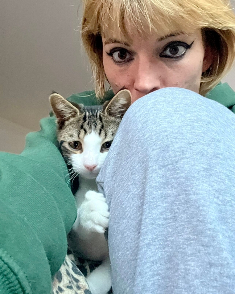 La modelo Celia Hammond y sus gatos