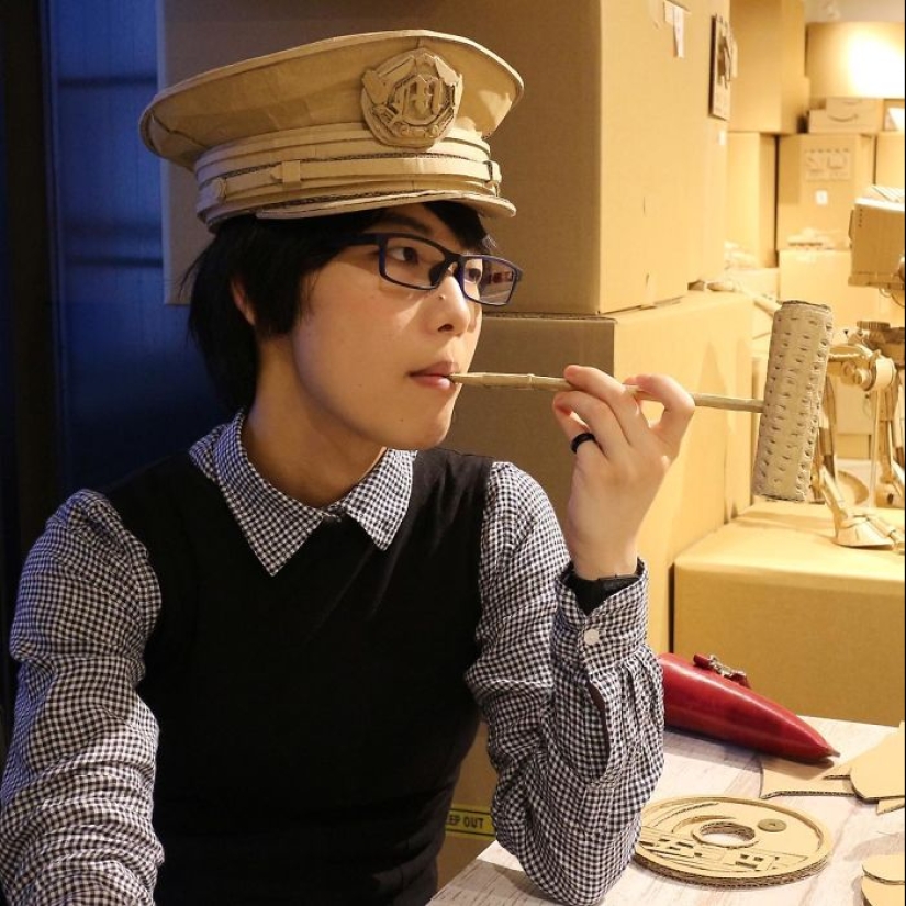 La mujer japonesa nunca tira las cajas de cartón: encuentra un mejor uso para ellas La mujer japonesa nunca tira las cajas de cartón: encuentra un mejor uso para ellas