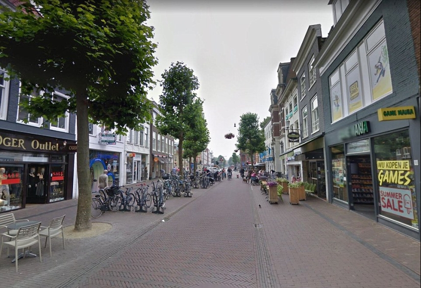 La profesión más antigua de la ciudad libre: una historia de el barrio rojo en Amsterdam La profesión más antigua de la ciudad libre: una historia de el barrio rojo en Amsterdam