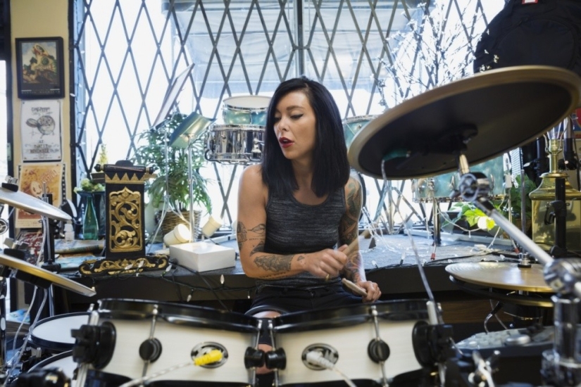 Las mujeres gobiernan el mundo. Sus armas son la belleza, la sinceridad y el amor Las mujeres gobiernan el mundo. Sus armas son la belleza, la sinceridad y el amor