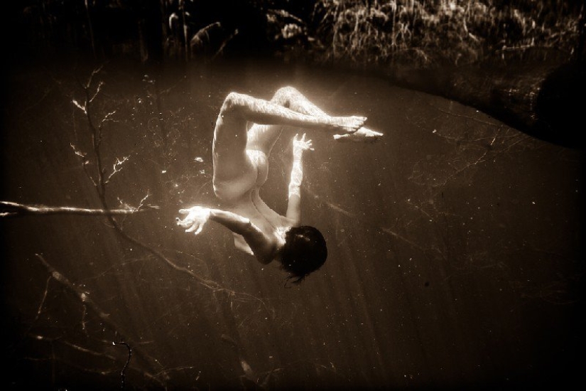 Las niñas y el elemento de agua absorbente por Neil Craver Las niñas y el elemento de agua absorbente por Neil Craver