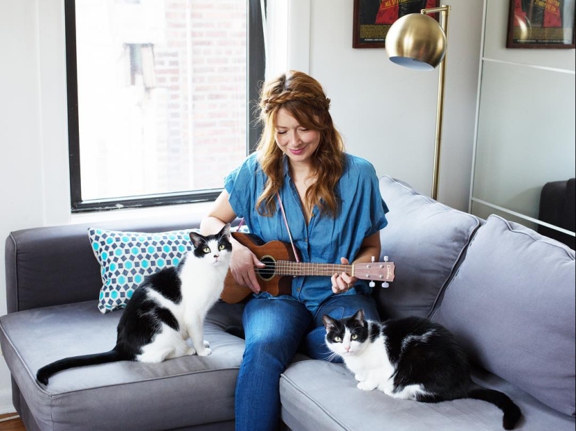 "Las niñas y los gatos": un fotógrafo de nueva York en contra de los estereotipos acerca de crazy cat ladies "Las niñas y los gatos": un fotógrafo de nueva York en contra de los estereotipos acerca de crazy cat ladies