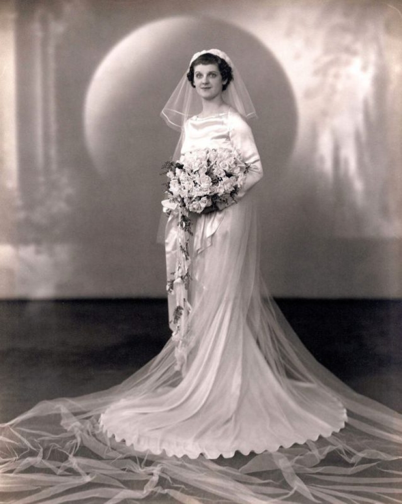 Length does matter: unique images of brides 30 years Length does matter: unique images of brides 30 years