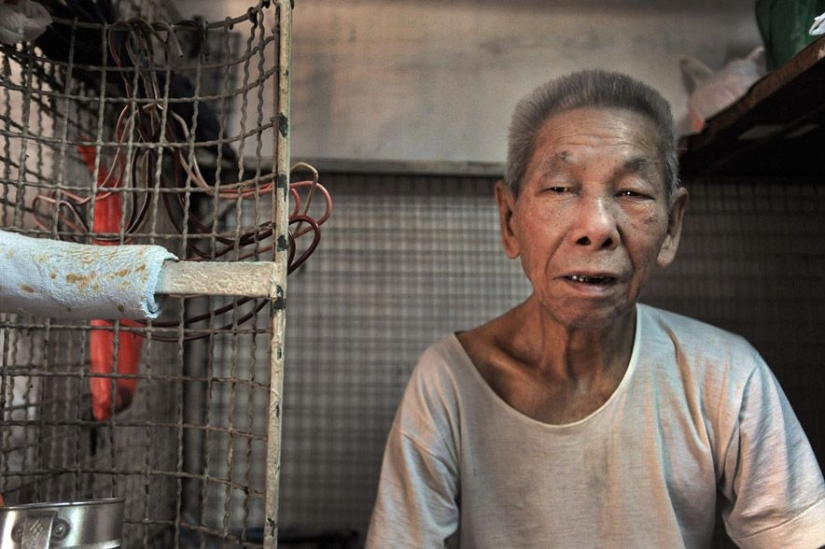 Life in "dog cages" in Hong Kong