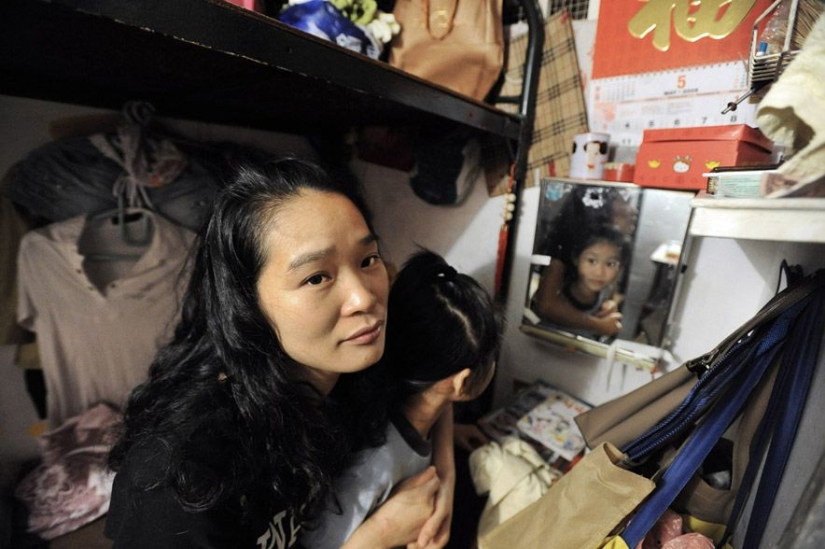 Life in "dog cages" in Hong Kong