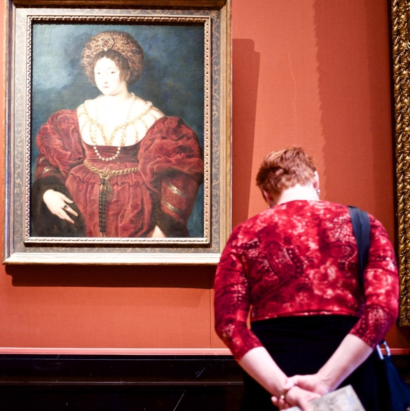 Life repeats art: an Austrian takes photos of museum visitors who "coincided" with the paintings