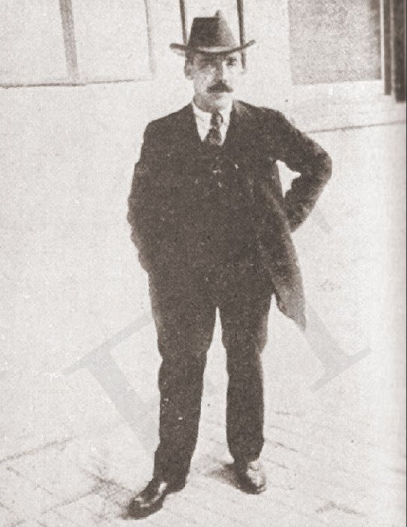 Like booze Baker saved from the Titanic, and many passengers of the sunken liner Like booze Baker saved from the Titanic, and many passengers of the sunken liner