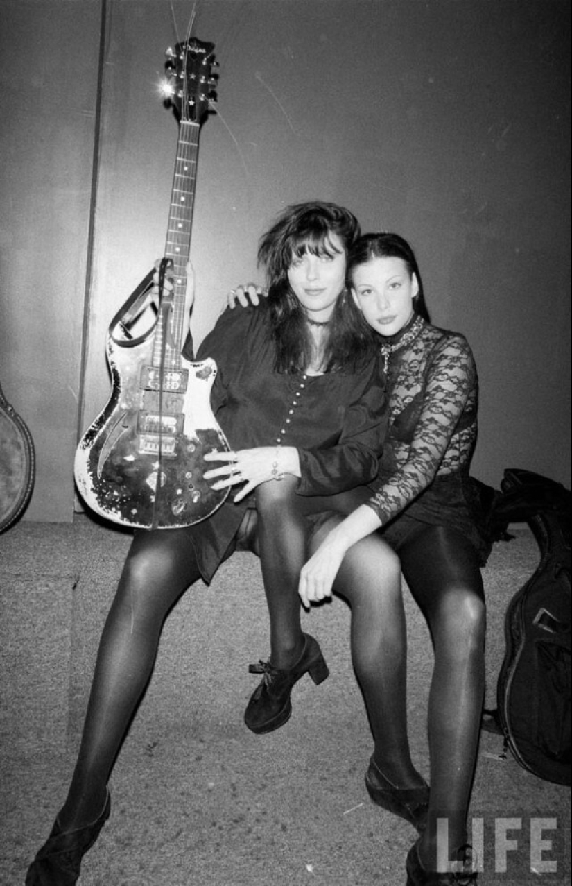 Liv Tyler, de 15 años, con su madre en fotos de David McGough en 1993