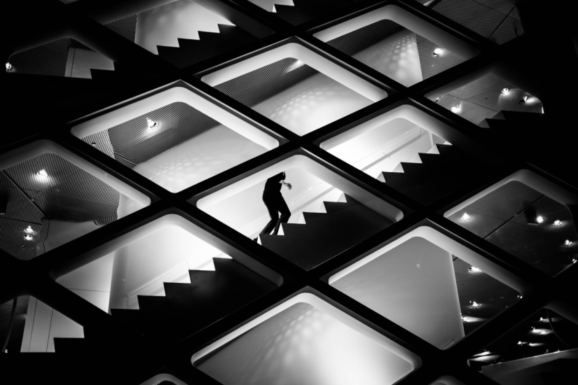 Lonely figures in a black-and-white world: mesmerizing images by a Japanese photographer