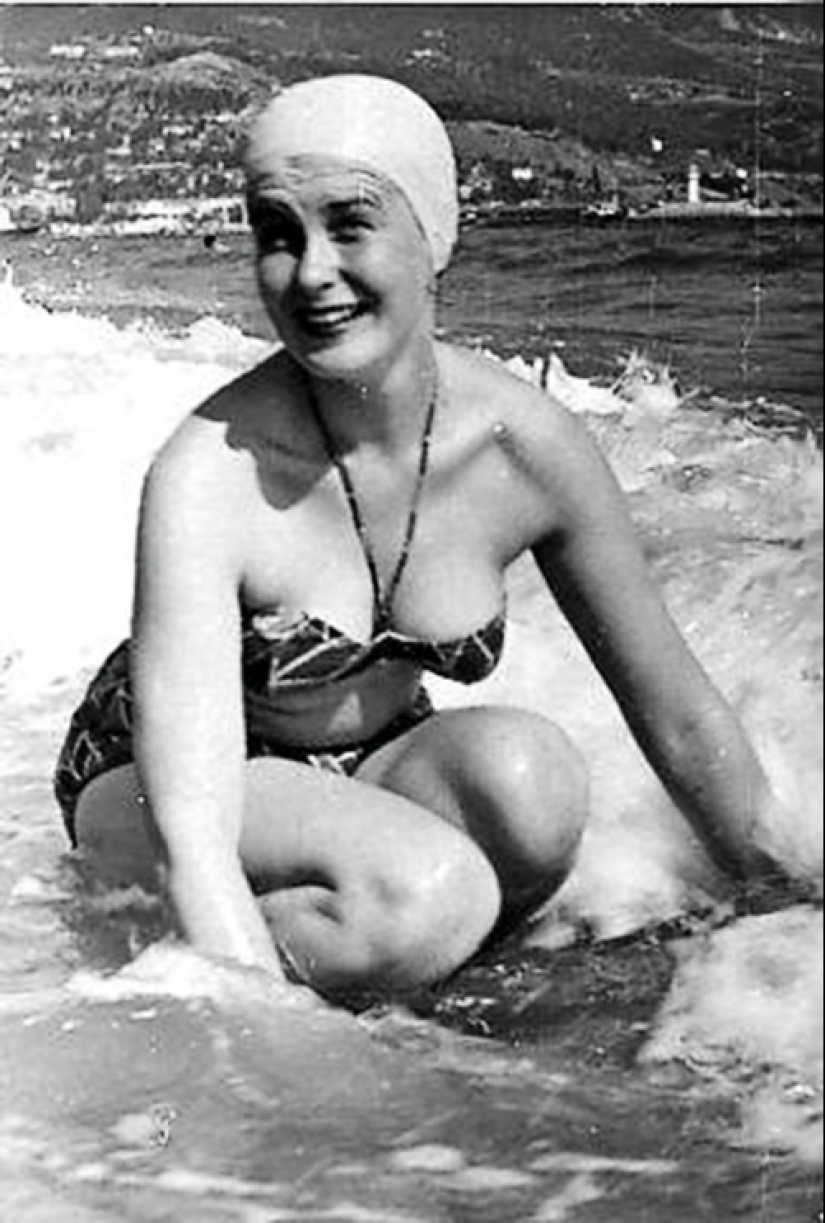 Long Live Summer! Vintage Photos of Famous Beauties on the Beach Long Live Summer! Vintage Photos of Famous Beauties on the Beach