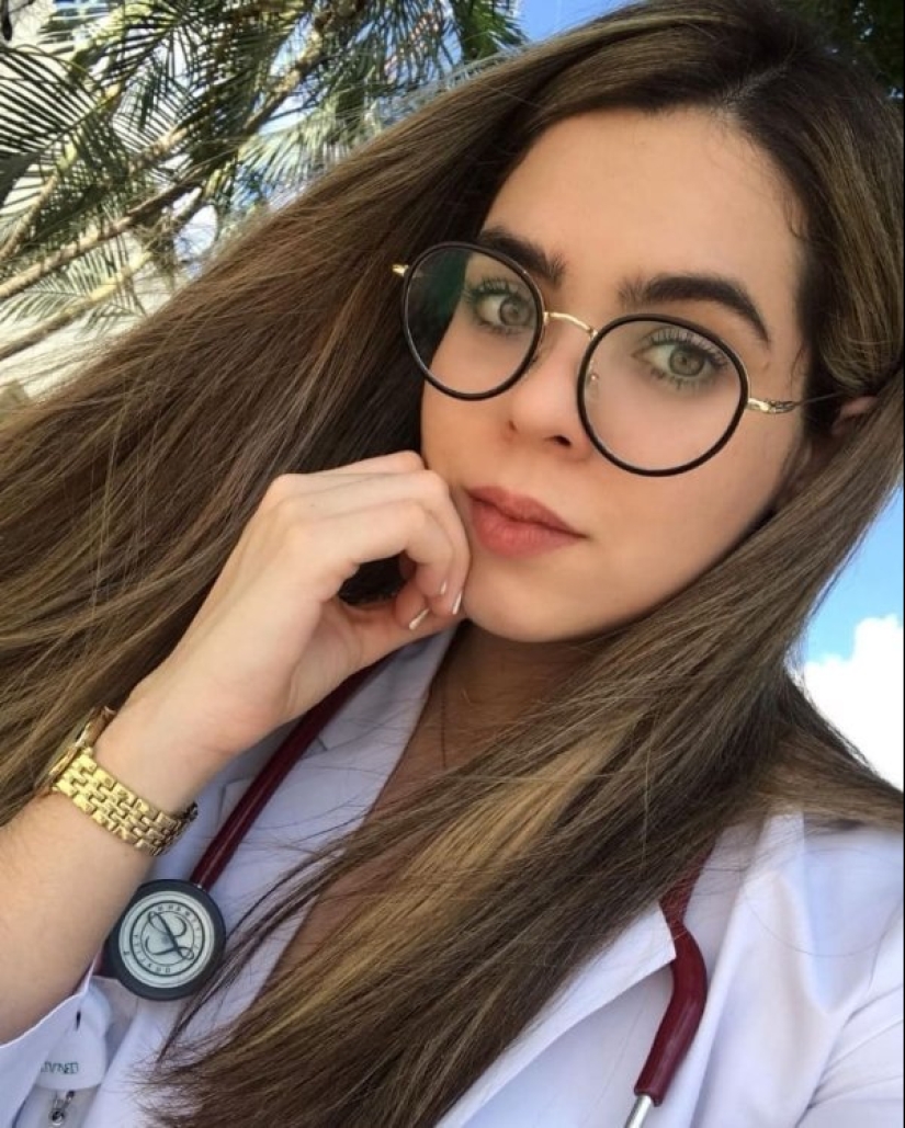 Look into my eyes! 22 photos of girls who, well, sooo go glasses Look into my eyes! 22 photos of girls who, well, sooo go glasses