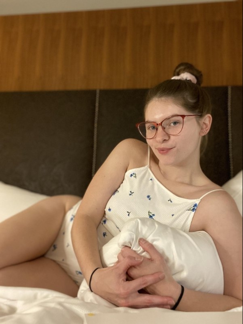 Look into my eyes! 22 photos of girls who, well, sooo go glasses Look into my eyes! 22 photos of girls who, well, sooo go glasses