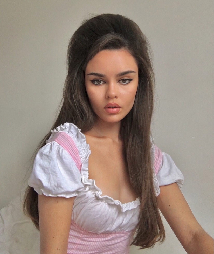 Looked like the ideal housewife of the 1950s: sexy beautician resurrects pin-up Looked like the ideal housewife of the 1950s: sexy beautician resurrects pin-up