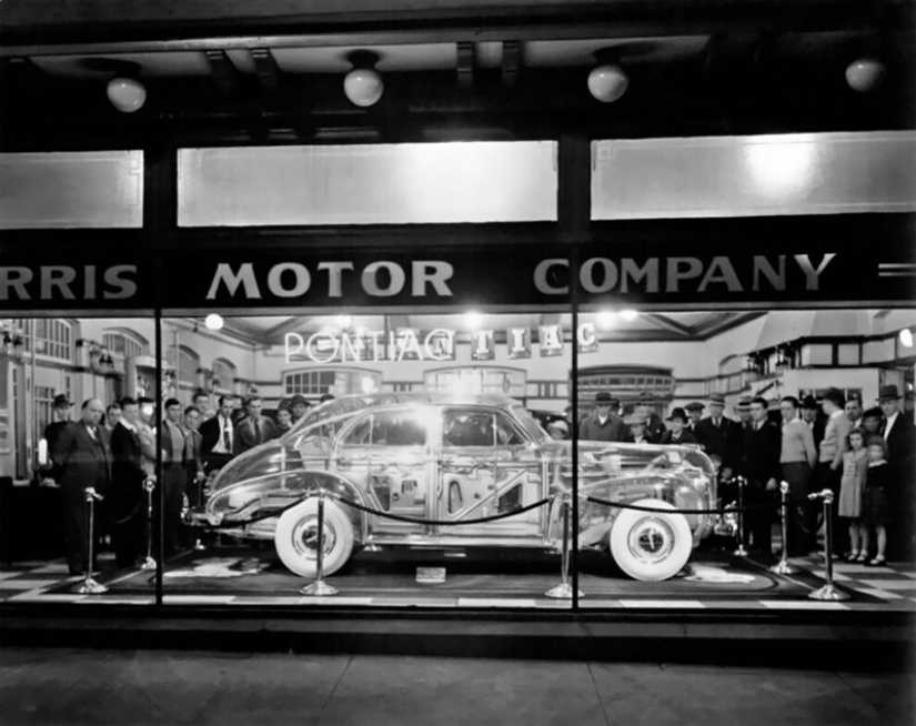 Looks like the car Ghost Pontiaс Plexiglas 1939