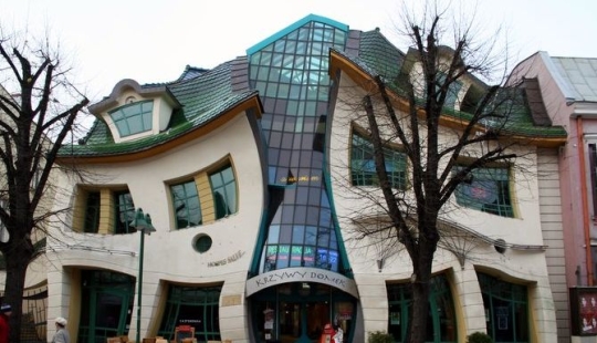 Looks like the crooked house in Sopot, Poland Looks like the crooked house in Sopot, Poland