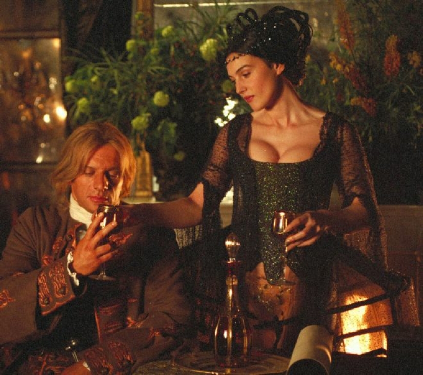 Los 10 Papeles más Sexys de Monica Bellucci Los 10 Papeles más Sexys de Monica Bellucci