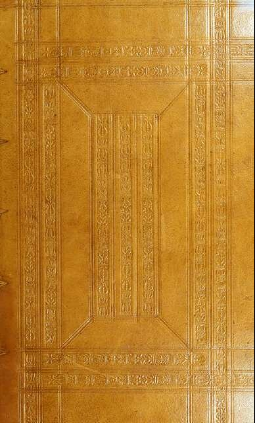 Los libros más famosos encuadernados en piel humana.