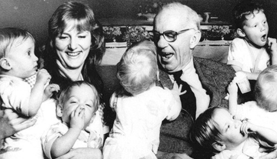 Los puntos más controvertidos del famoso libro de Benjamin Spock &quot;El cuidado del bebé y del niño&quot;