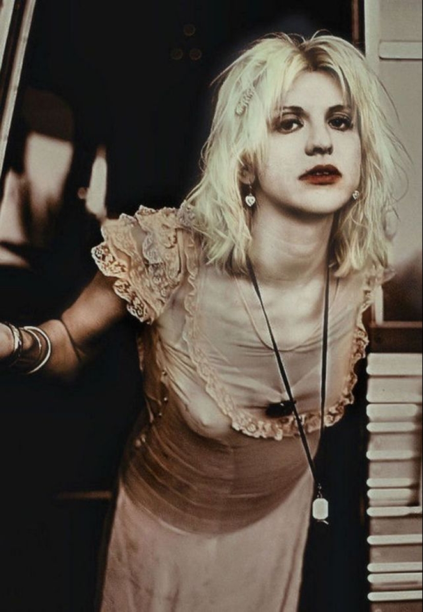 LSD a los 6, striptease y teología: cómo era la juventud de Courtney Love, la escandalosa musa de Kurt Cobain