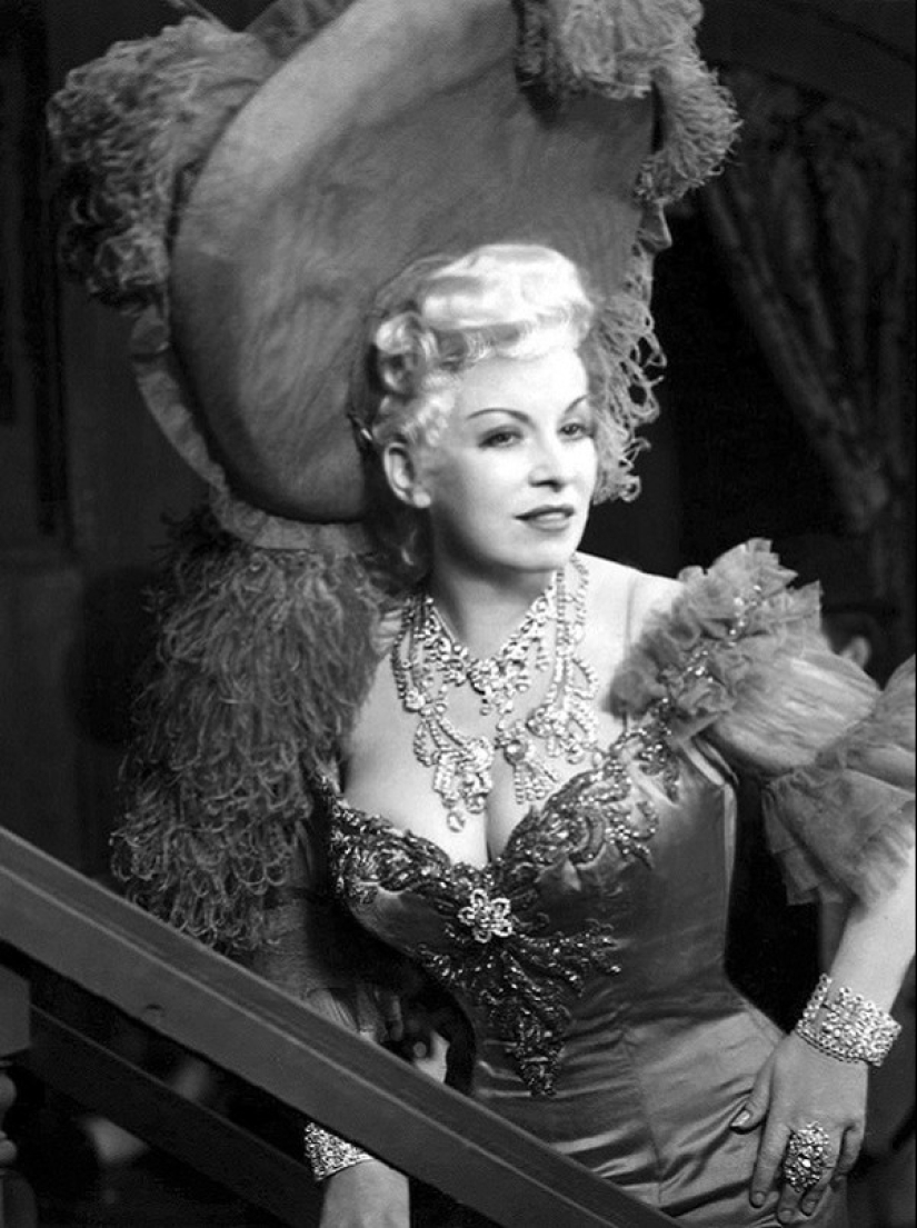 Mae West-la controvertida actriz que se convirtió en el primer símbolo sexual de América
