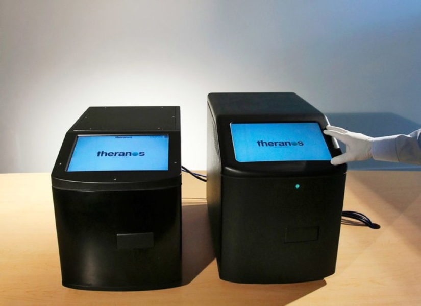 "Mala sangre" , o cómo Elizabeth Holmes estafó al mundo entero alrededor de su dedo