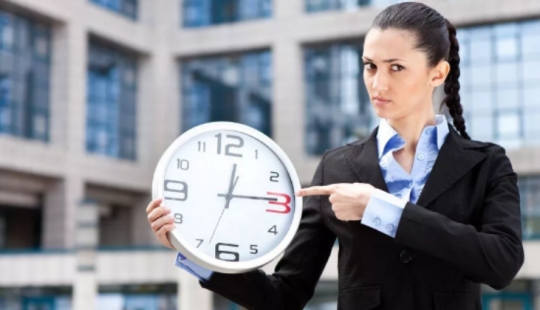 Manifestation care about, or Why you should not wait for latecomers