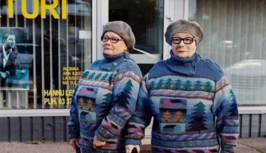 "Manos doradas": artista finlandés teje personas e incluso habitaciones enteras "Manos doradas": artista finlandés teje personas e incluso habitaciones enteras