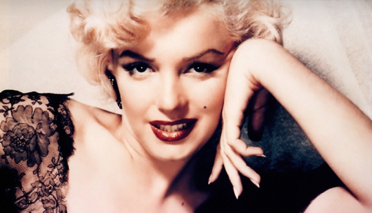 Marble in a bra and gold on a wig: how the famous beauties of the past were preened Marble in a bra and gold on a wig: how the famous beauties of the past were preened