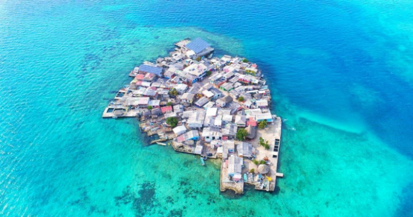 Me das un peinado, y yo te doy pescado para el almuerzo: cómo se llevan mil personas en una isla del tamaño de un campo de fútbol