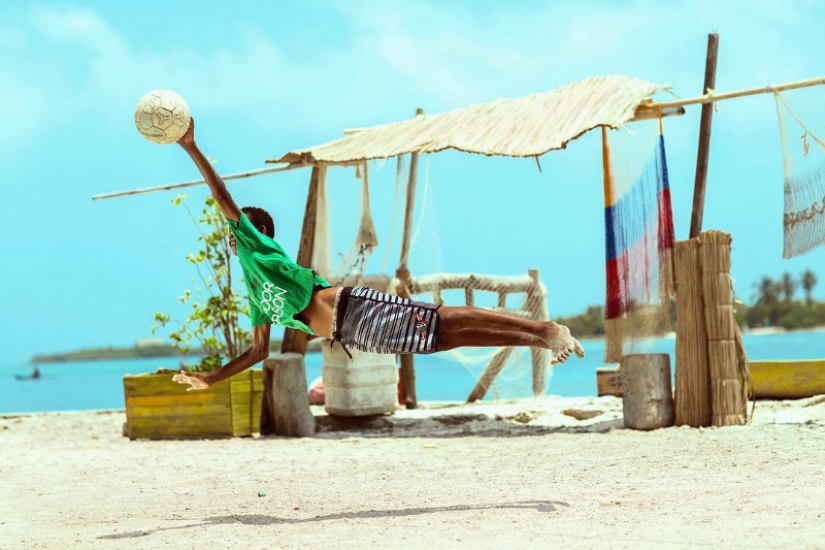 Me das un peinado, y yo te doy pescado para el almuerzo: cómo se llevan mil personas en una isla del tamaño de un campo de fútbol