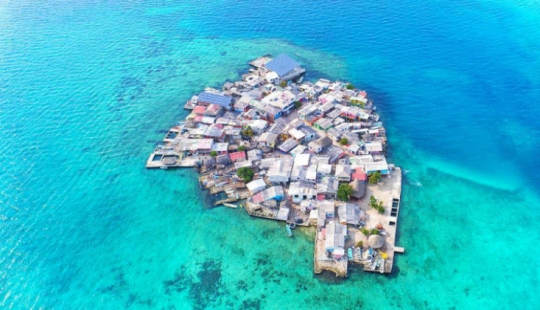 Me das un peinado, y yo te doy pescado para el almuerzo: cómo se llevan mil personas en una isla del tamaño de un campo de fútbol