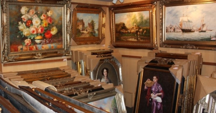 Michelangelo under the sofa, or the Amazing discoveries of the great masterpieces Michelangelo under the sofa, or the Amazing discoveries of the great masterpieces