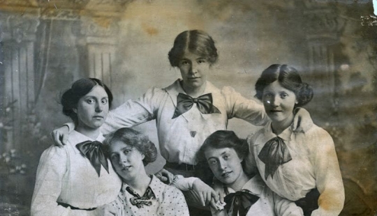 Momentos del pasado: ¿cómo una joven de hace 100 años