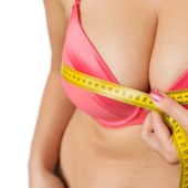 Más y más: cómo han cambiado los senos de las mujeres en los últimos 50 años