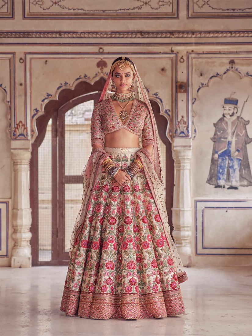 "Mumbai's history": the fusion of traditional wedding fashion India with the modern trends "Mumbai's history": the fusion of traditional wedding fashion India with the modern trends