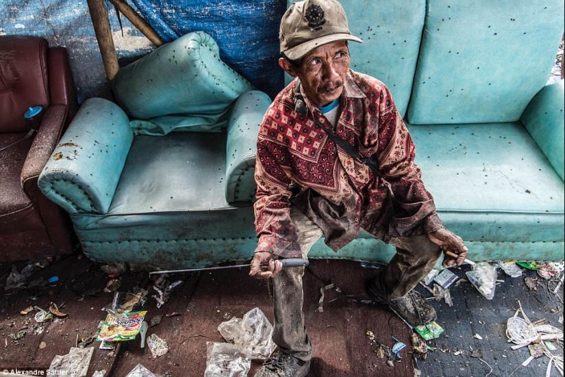 "Mundo vil" : cómo 3.000 familias con niños viven en un enorme vertedero "Mundo vil" : cómo 3.000 familias con niños viven en un enorme vertedero