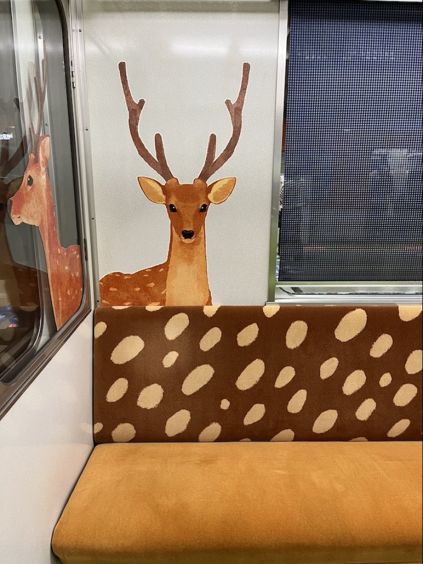 Narashika: el increíblemente lindo tren de renos en Japón