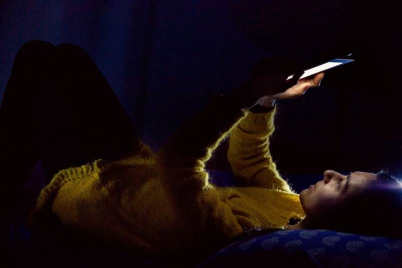 Nighttime Syndrome: How to Adjust Your Circadian Rhythms When You Wake Up and Fall Asleep in the Dark Nighttime Syndrome: How to Adjust Your Circadian Rhythms When You Wake Up and Fall Asleep in the Dark