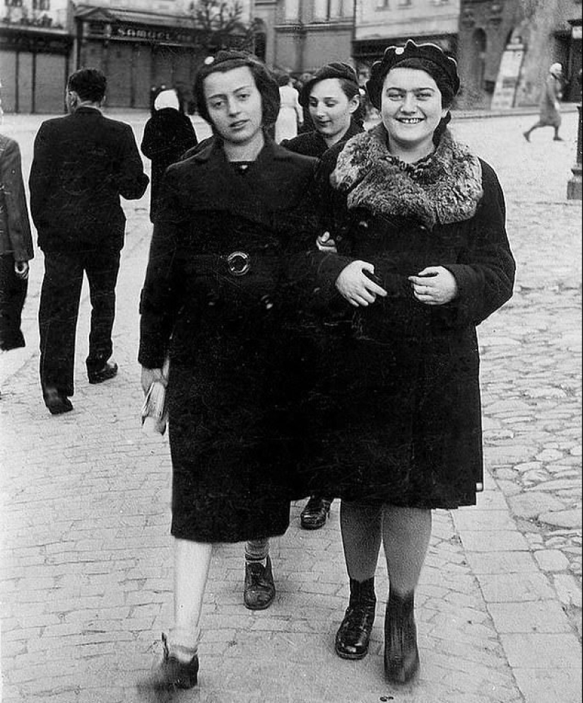 "¡ No quiero morir!": el diario de una mujer judía de 15 años asesinada en el gueto nazi ha sido encontrado "¡ No quiero morir!": el diario de una mujer judía de 15 años asesinada en el gueto nazi ha sido encontrado