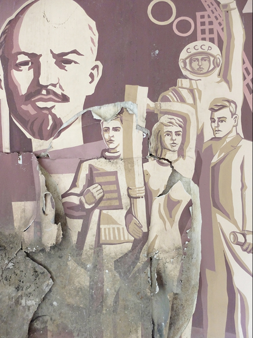 Nostalgia íntima: lo que las paredes de los apartamentos soviéticos abandonados pueden decirte Nostalgia íntima: lo que las paredes de los apartamentos soviéticos abandonados pueden decirte