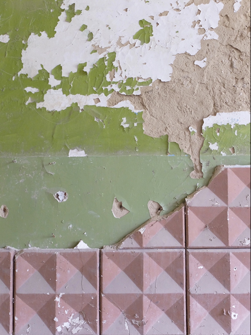 Nostalgia íntima: lo que las paredes de los apartamentos soviéticos abandonados pueden decirte Nostalgia íntima: lo que las paredes de los apartamentos soviéticos abandonados pueden decirte