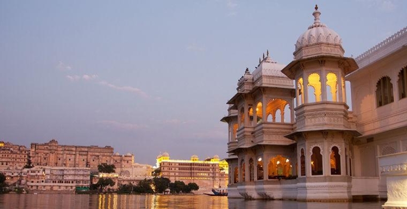 Not only Venice: the 5 most beautiful cities on the water