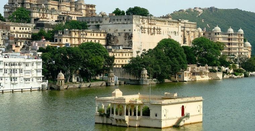 Not only Venice: the 5 most beautiful cities on the water