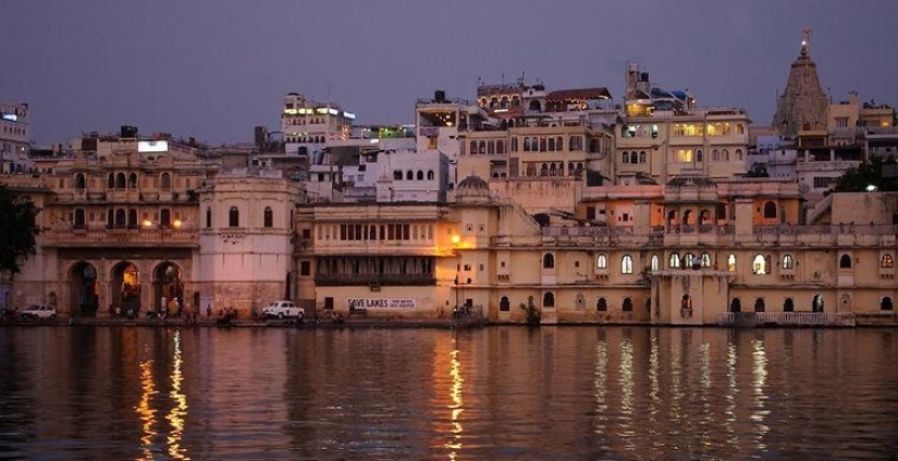 Not only Venice: the 5 most beautiful cities on the water