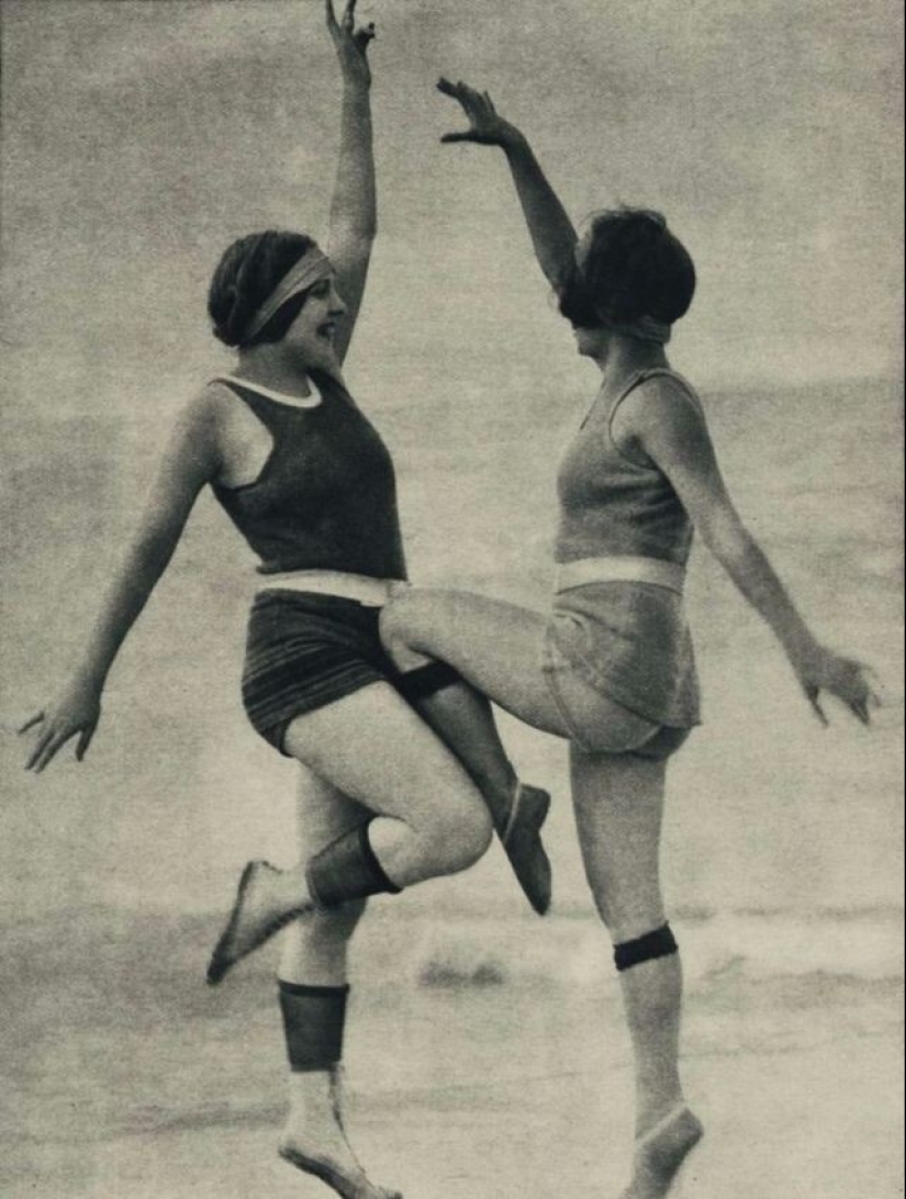 Obscene fashion of a century ago - stockings rolled up under the knee