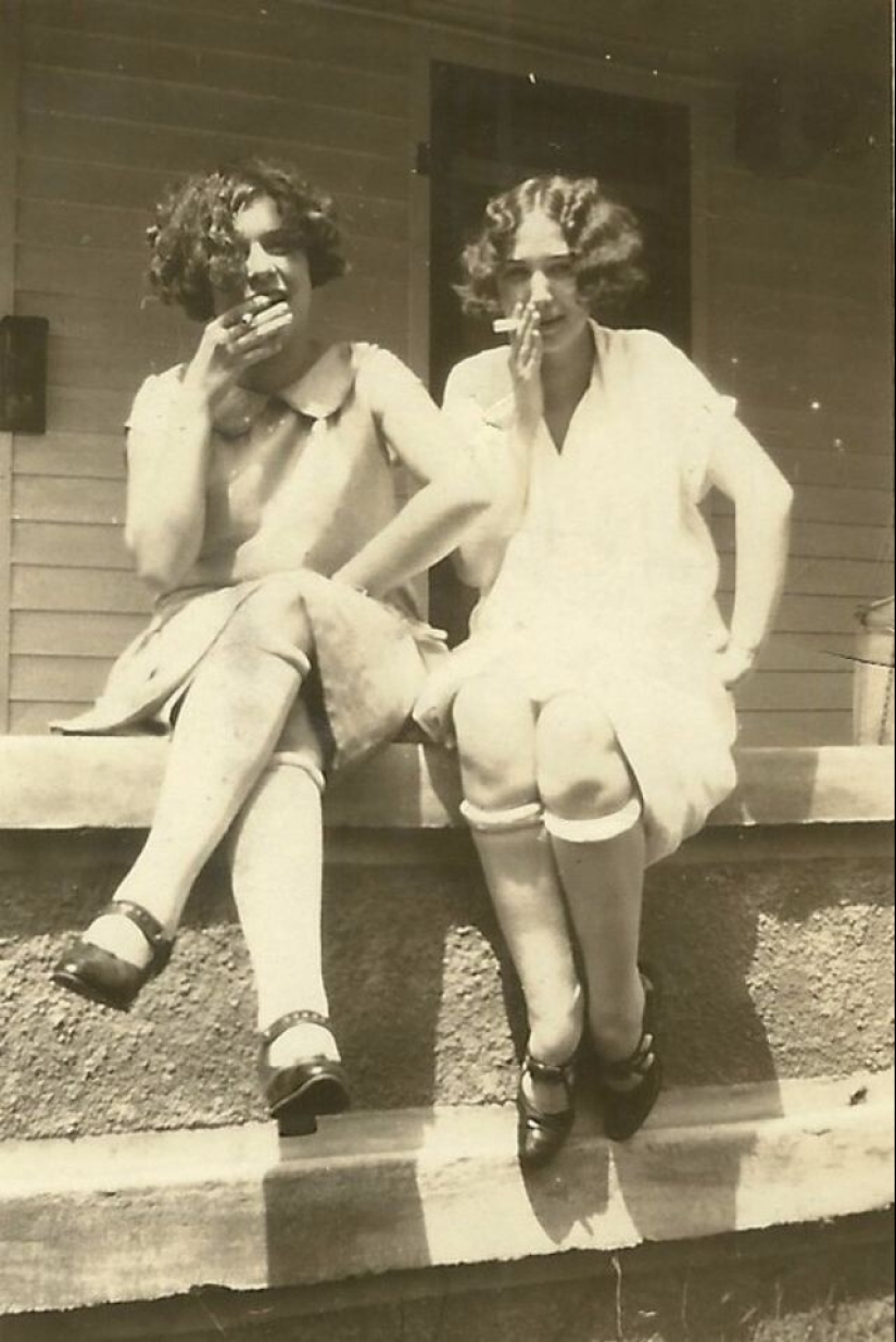 Obscene fashion of a century ago - stockings rolled up under the knee