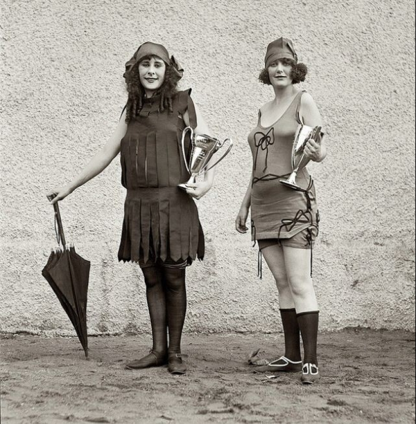 Obscene fashion of a century ago - stockings rolled up under the knee
